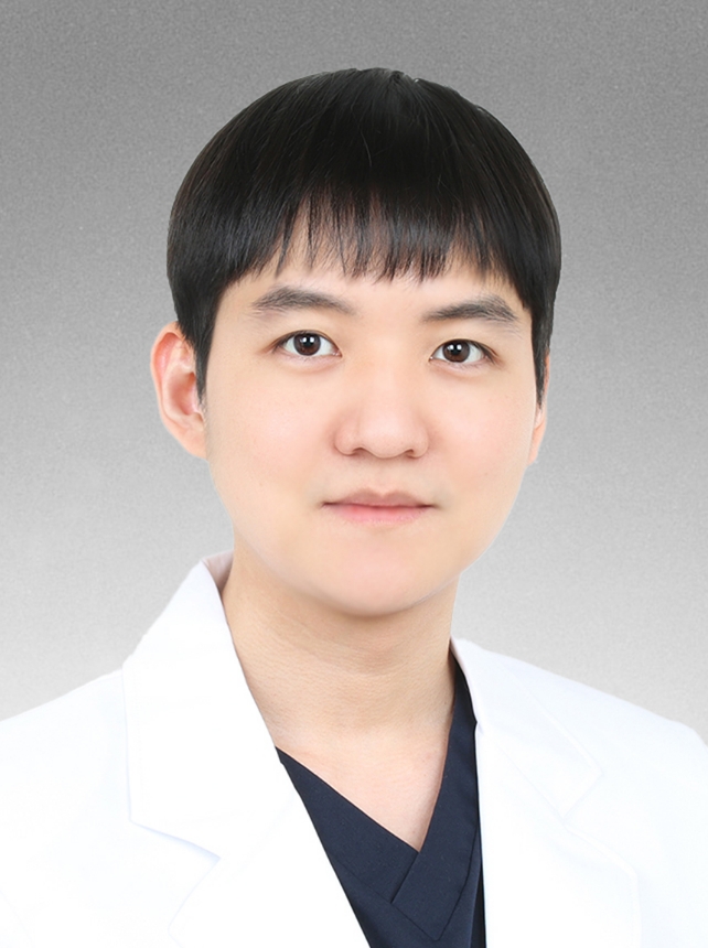 김동욱